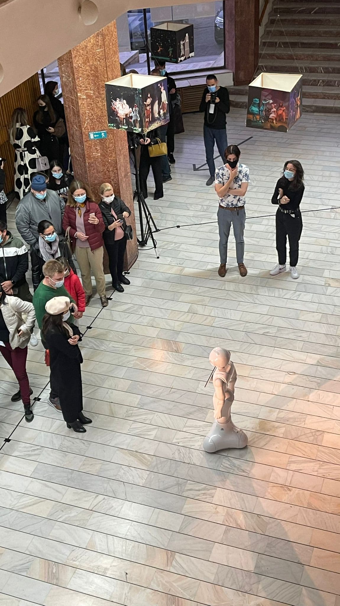 |pepper robot la festivalul de teatru|Festivalul de teatru pentru publicul tanar|Ilustratie pepper|Pepper robot la festivalul de teatru|||||||||||Pepper Robot la Teatru|Pepper robot Festivalul de Teatru|