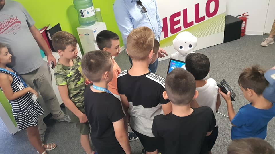 |PEPPER LOGISCOOL|Pepper robot la logiscool fagaras|||||Pepper robot la logiscool fagarasl